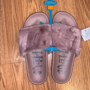 Mauve Faux Fur Slides